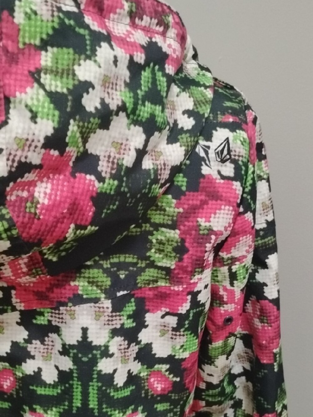 Volcom Enemy Lines Floral Digi Camo Windbreaker - Picture 9 of 10